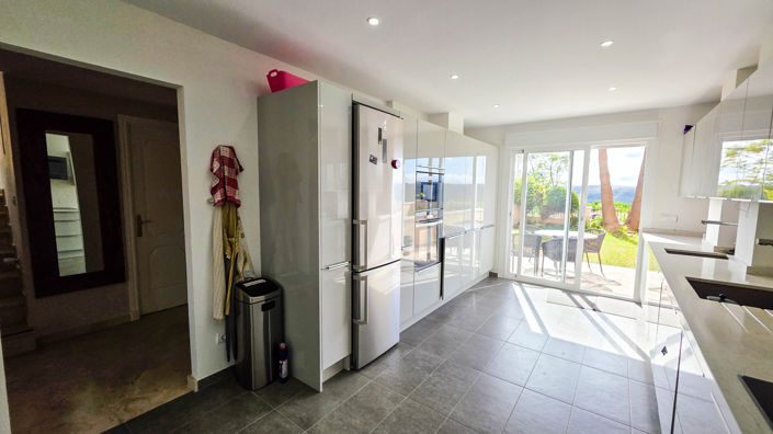 Image No.9-4 Bed House for sale