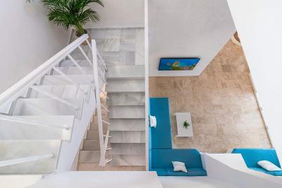 16-stairs-living-room-down