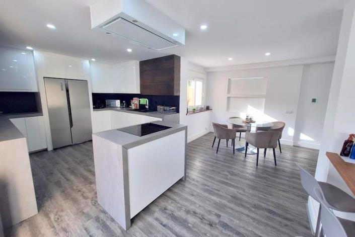 Image No.5-4 Bed Villa / Detached for sale