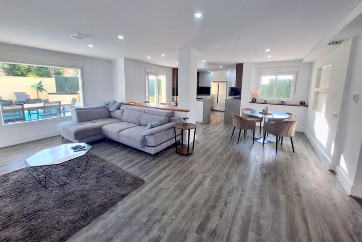 Image No.8-4 Bed Villa / Detached for sale