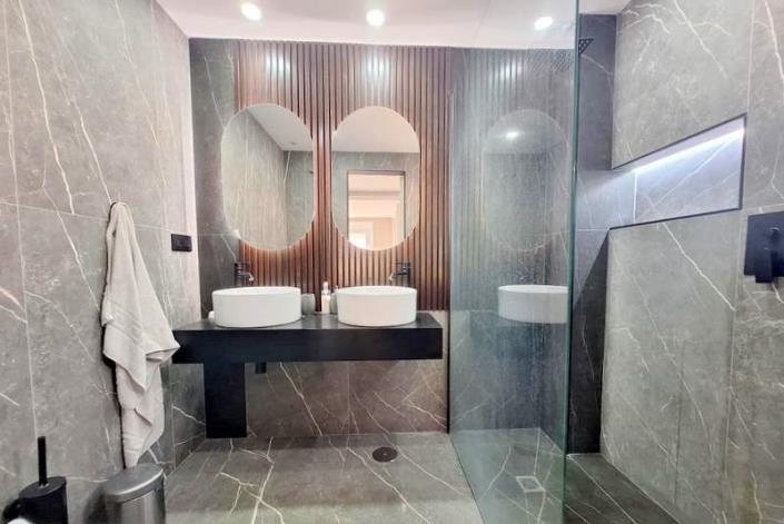 Image No.11-4 Bed Villa / Detached for sale