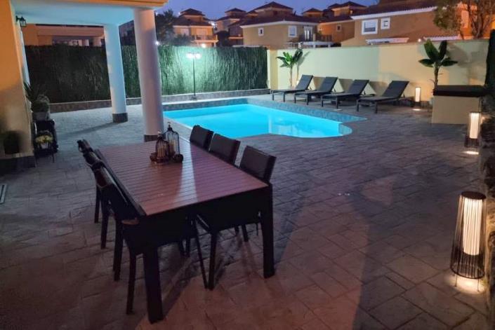 Image No.15-4 Bed Villa / Detached for sale