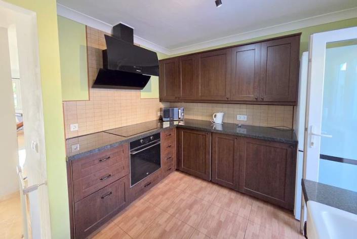 Image No.11-3 Bed House for sale