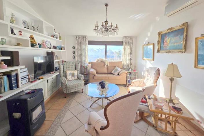 Image No.2-2 Bed Villa / Detached for sale