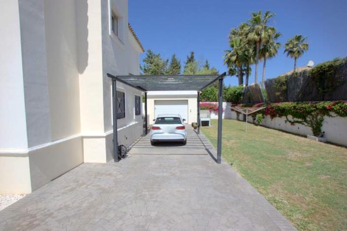 Image No.15-4 Bed Villa / Detached for sale