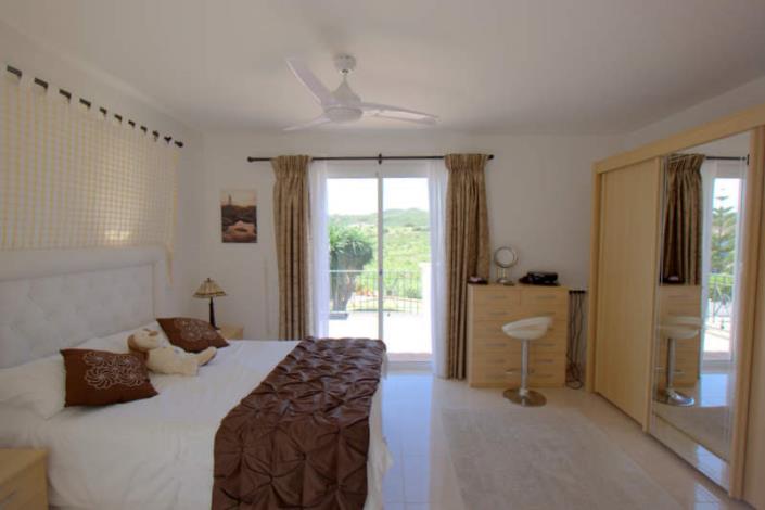 Image No.18-4 Bed Villa / Detached for sale