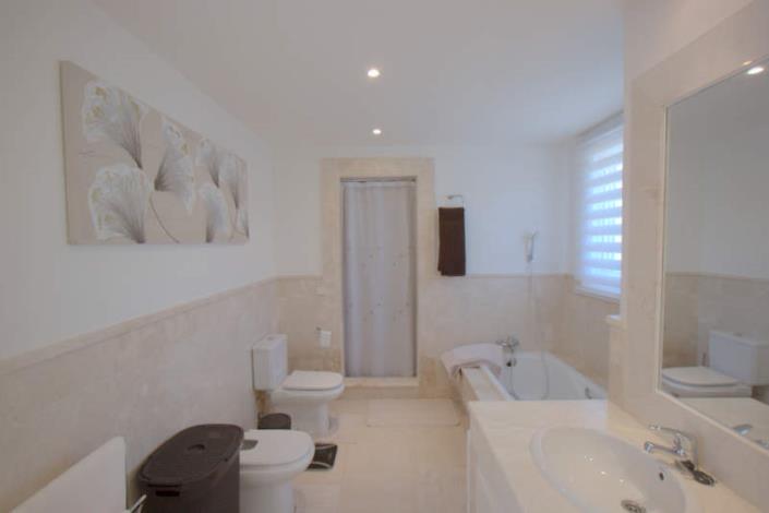 Image No.22-4 Bed Villa / Detached for sale