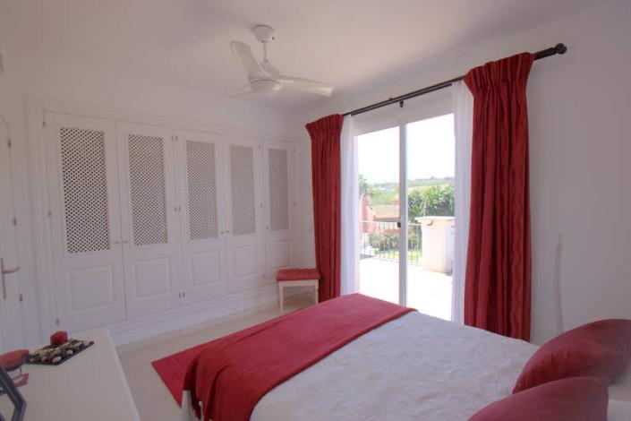 Image No.24-4 Bed Villa / Detached for sale