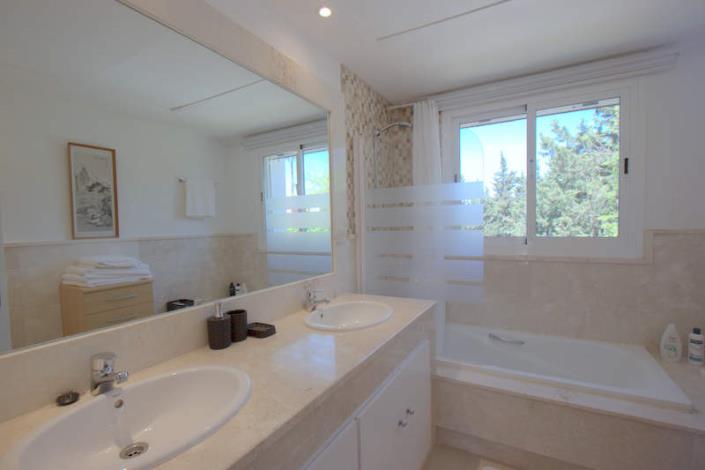 Image No.26-4 Bed Villa / Detached for sale