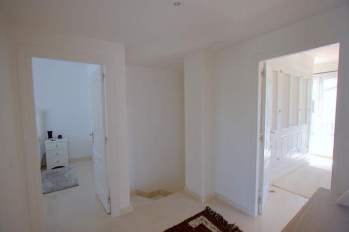 Image No.28-4 Bed Villa / Detached for sale