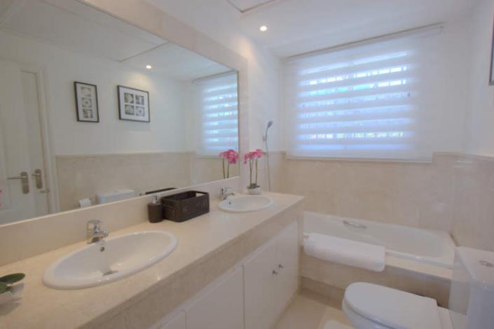 Image No.31-4 Bed Villa / Detached for sale