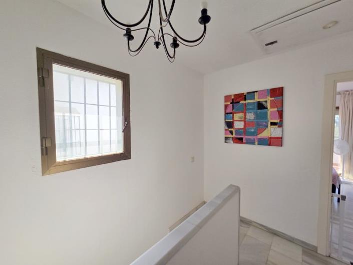 Image No.18-3 Bed Townhouse for sale