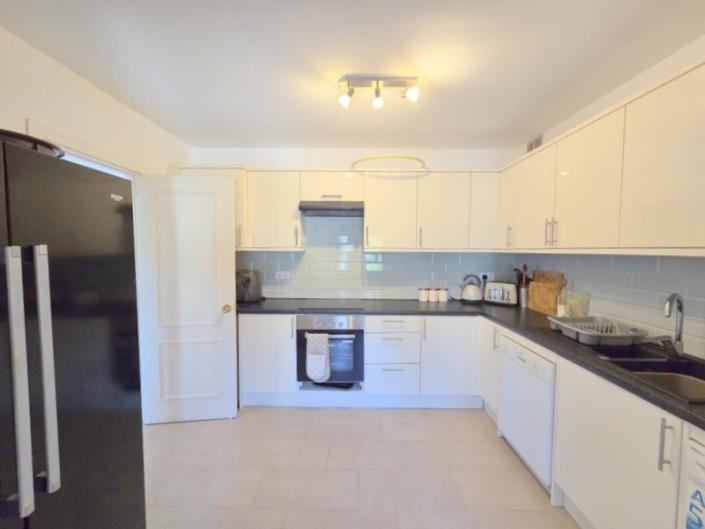 Image No.6-3 Bed Townhouse for sale