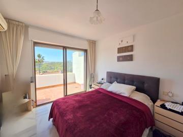 df12712e-4641-40e2-a1b1-048326dc852d-001