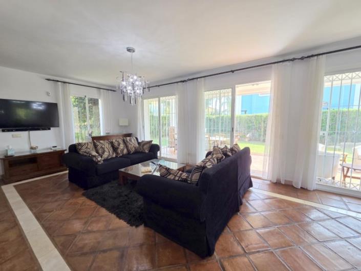 Image No.9-4 Bed Villa / Detached for sale