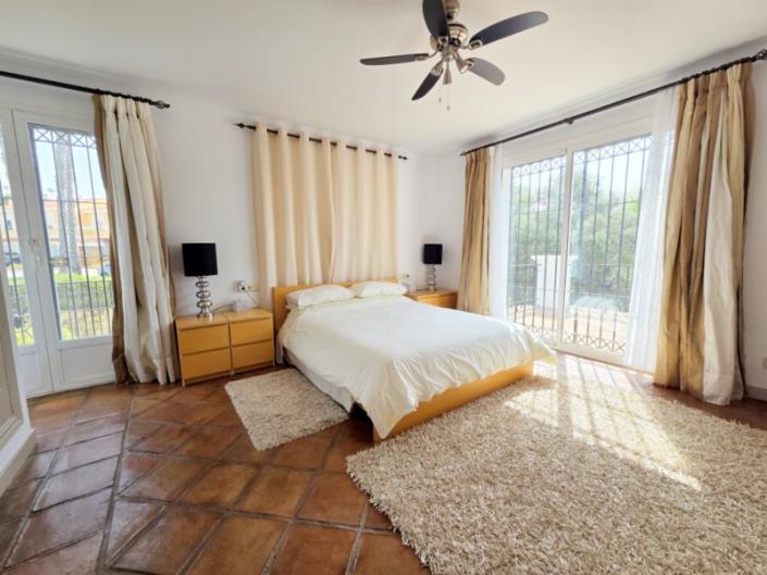 Image No.18-4 Bed Villa / Detached for sale