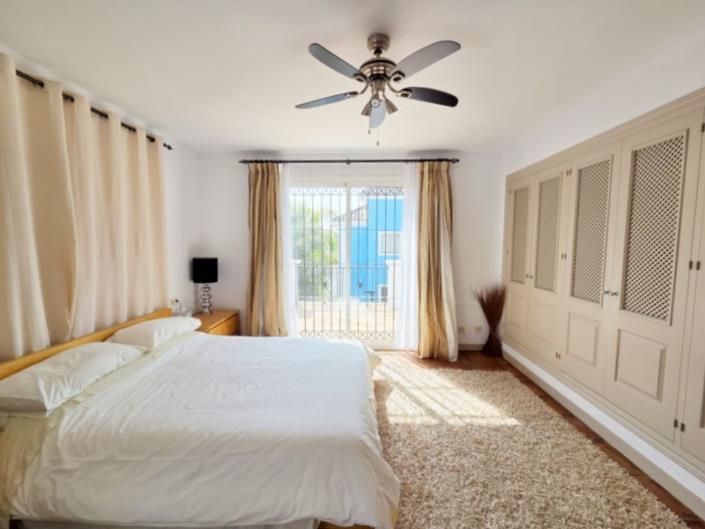 Image No.19-4 Bed Villa / Detached for sale