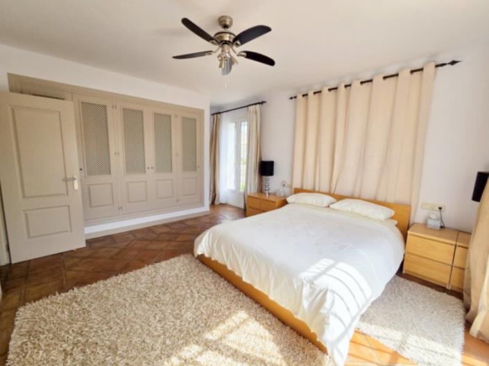 Image No.20-4 Bed Villa / Detached for sale