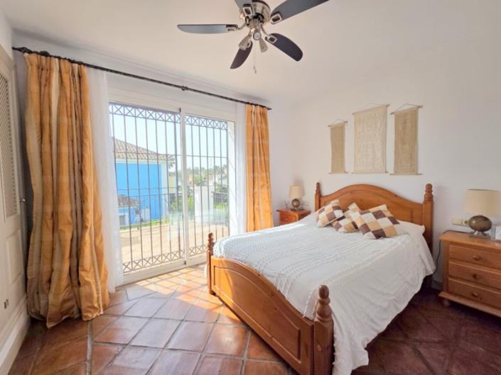 Image No.24-4 Bed Villa / Detached for sale