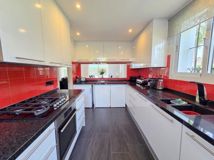 Image No.11-4 Bed Villa / Detached for sale