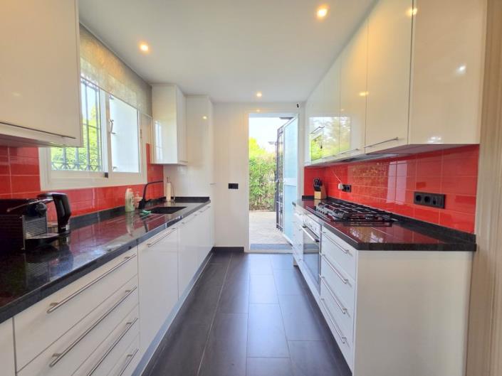 Image No.12-4 Bed Villa / Detached for sale