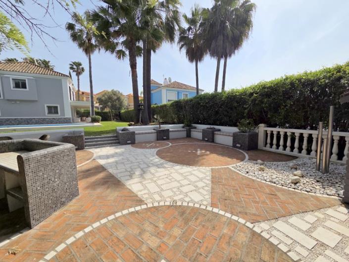 Image No.37-4 Bed Villa / Detached for sale