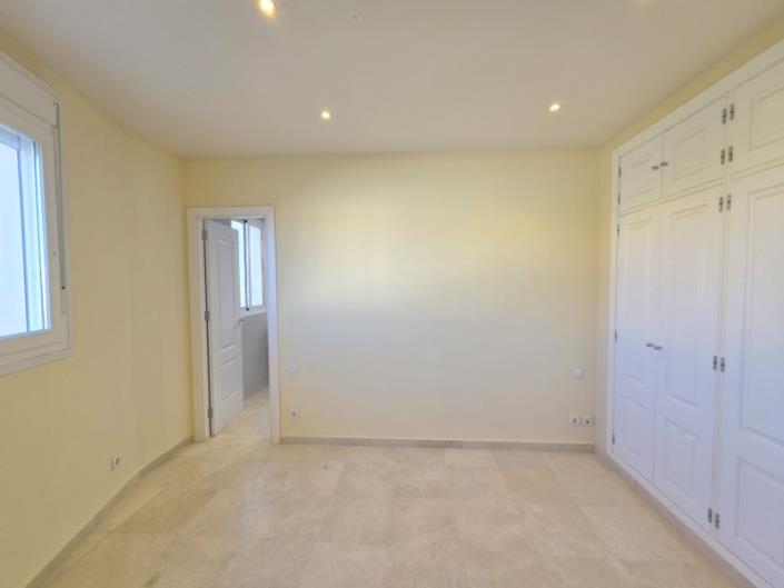 Image No.14-3 Bed Apartment for sale