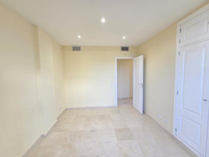 Image No.20-3 Bed Apartment for sale