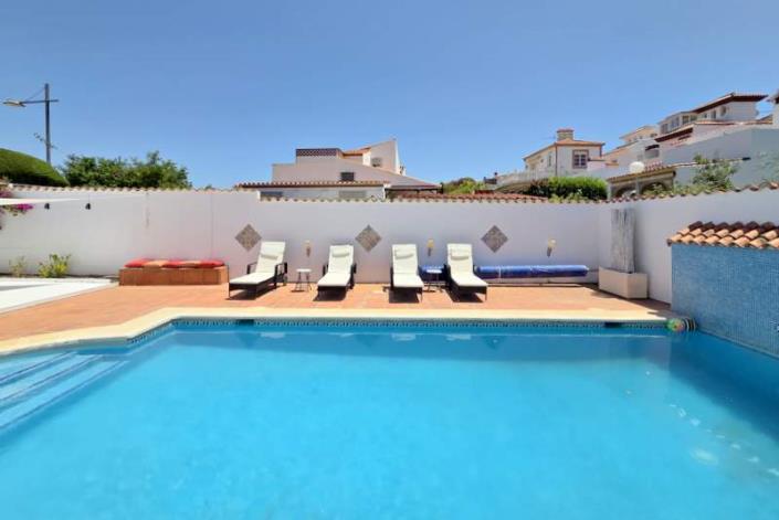Image No.28-5 Bed Villa / Detached for sale