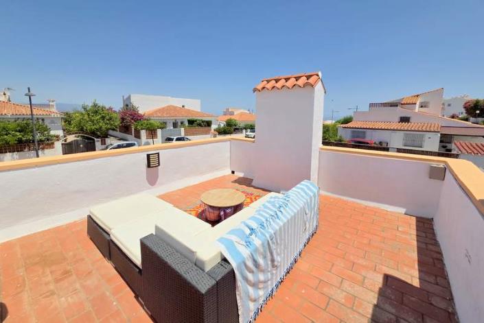 Image No.34-5 Bed Villa / Detached for sale