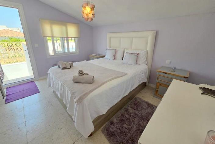 Image No.11-5 Bed Villa / Detached for sale
