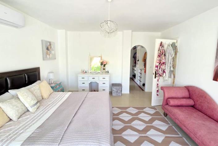 Image No.22-5 Bed Villa / Detached for sale