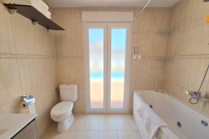 Image No.23-5 Bed Villa / Detached for sale