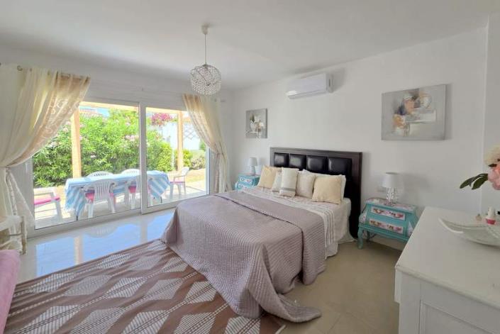 Image No.20-5 Bed Villa / Detached for sale