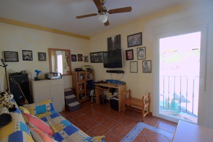 Image No.17-2 Bed Townhouse for sale