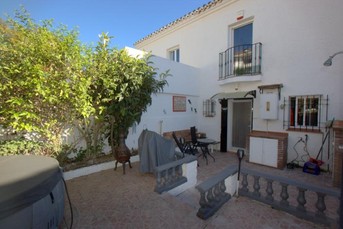 Image No.25-2 Bed Townhouse for sale