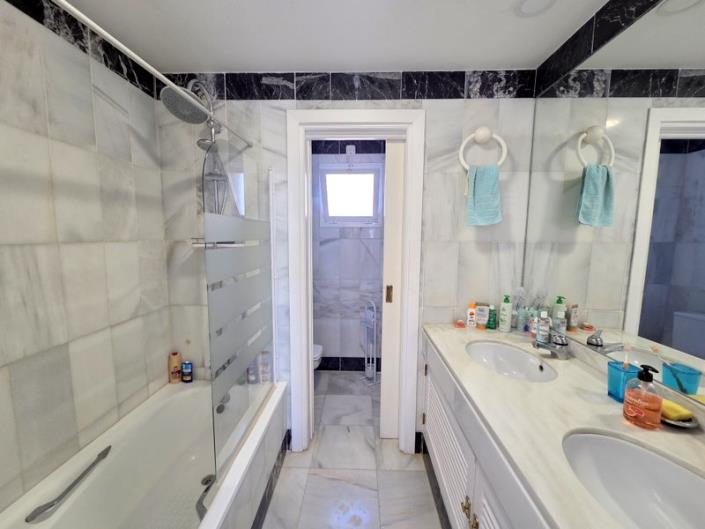 Image No.17-3 Bed Apartment for sale