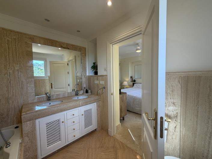 Image No.12-3 Bed Apartment for sale