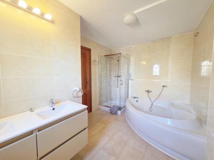 Image No.30-3 Bed Apartment for sale