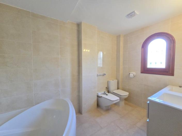 Image No.31-3 Bed Apartment for sale