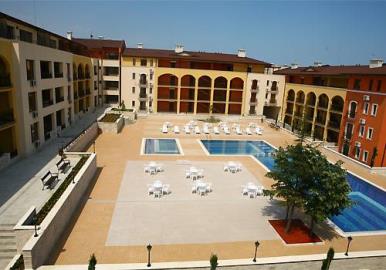 pools-and-chairs-galleria-Complex-Obzor