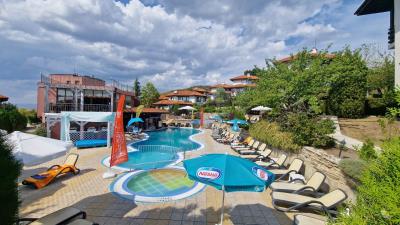 Pool-at-Bayview-Villas-Kosharitsa