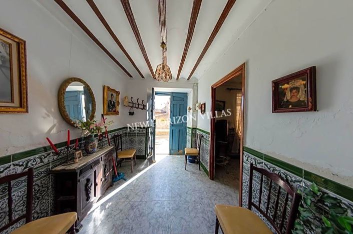 Image No.1-4 Bed Property for sale