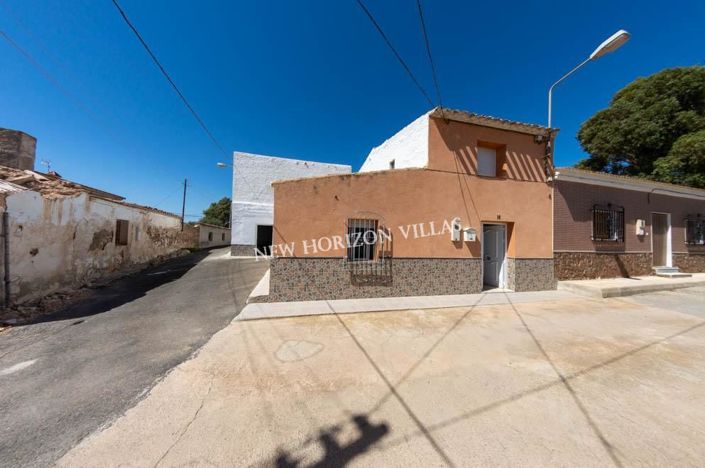 Image No.1-5 Bed Property for sale