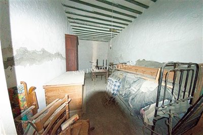 835102df-0003770880