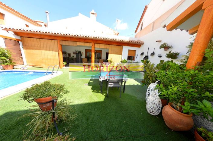 Image No.1-4 Bed Property for sale