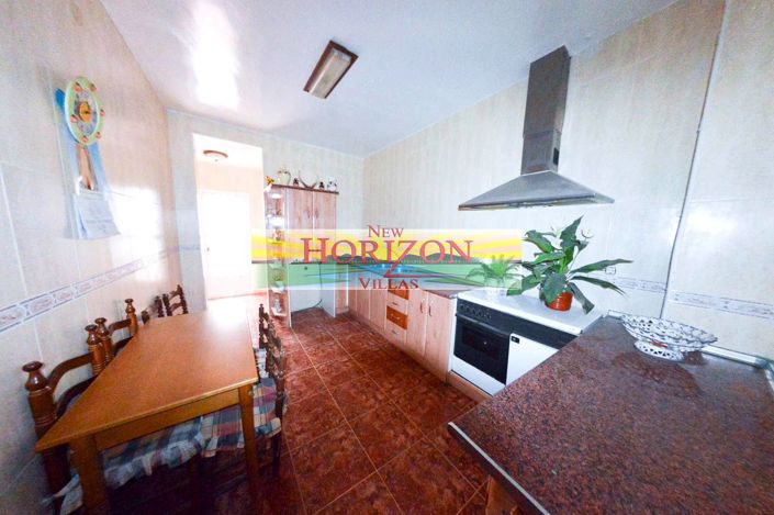 Image No.1-4 Bed Property for sale