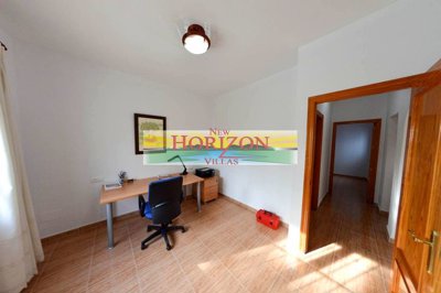 e3ec80f8-0004124161