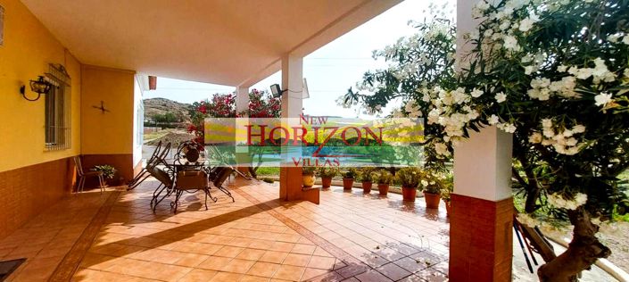 Image No.1-4 Bed Property for sale