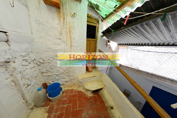 Image No.1-4 Bed Property for sale